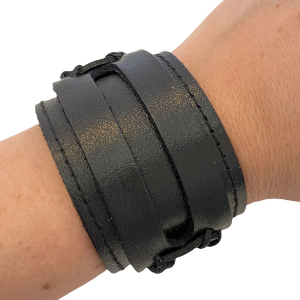 Men’s Black Leather Cuff Moto Unisex Bracelet Women’s Bike Accessory Babe NEW